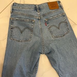 Levi’s Wedgie Straight Jean